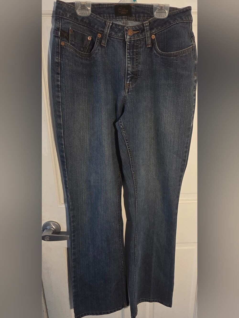 Riders  Low Rise Boot 7/8 M. Stretch Women's Straight-Leg Jeans in Medium Blue